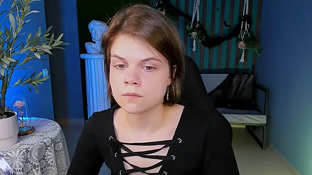 Snapshot of EllieMurler chatting on 10.30.25 EllieMurler online show from 10.30.25