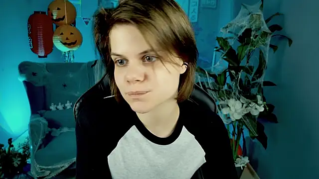 Snapshot of EllieMurler chatting on 11.01.25 EllieMurler online show from 11.01.25