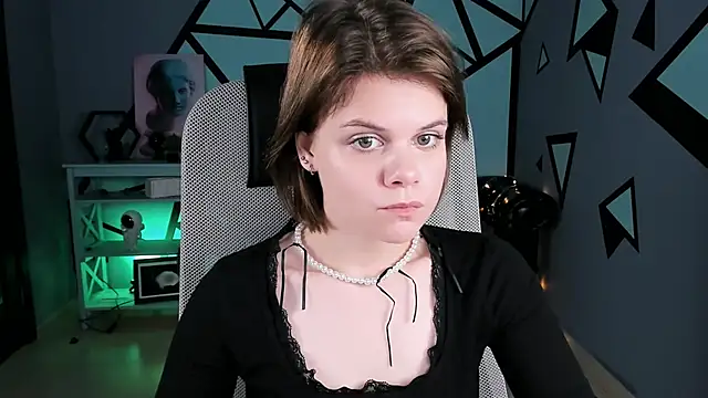 Snapshot of EllieMurler chatting on 11.20.25 EllieMurler online show from 11.20.25