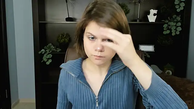 Snapshot of EllieMurler chatting on 11.30.25 EllieMurler online show from 11.30.25