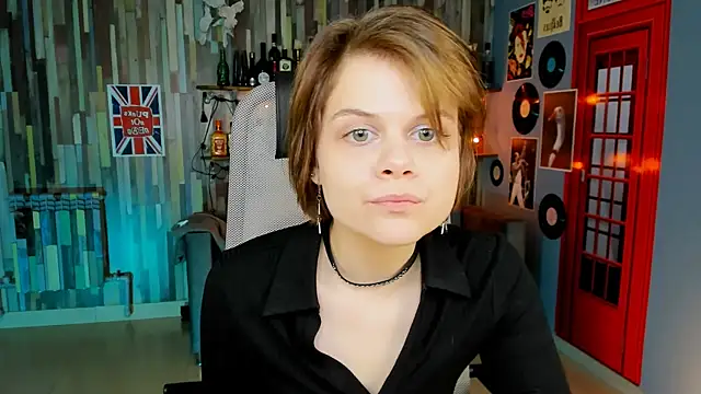 Snapshot of EllieMurler chatting on 12.14.25 EllieMurler online show from 12.14.25