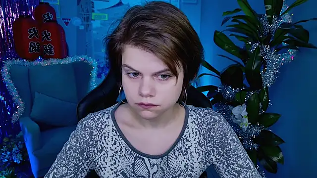 Snapshot of EllieMurler chatting on 12.18.25 EllieMurler online show from 12.18.25