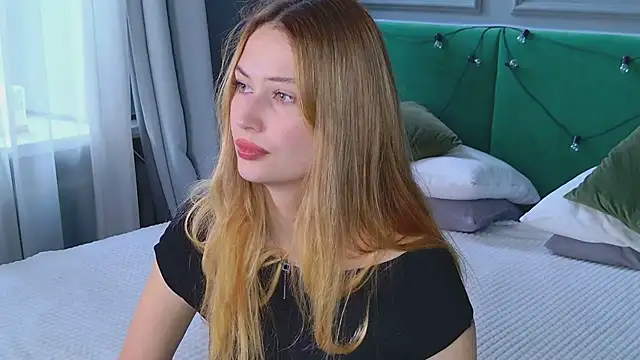 Snapshot of Sofii_Ly chatting on 09.16.25 Sofii Ly online show from 09.16.25