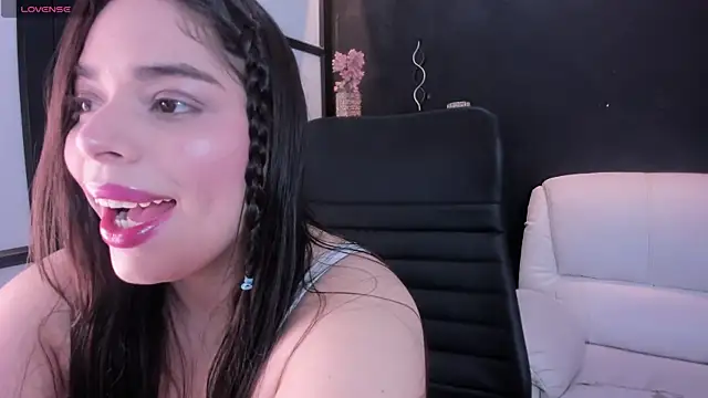 Snapshot of sunnypaytton chatting on 11.13.25 sunnypaytton online show from 11.13.25