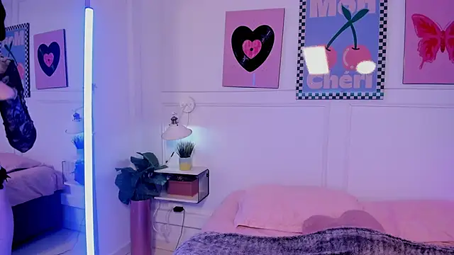 Zoe Lynch  online show from 04.23.26