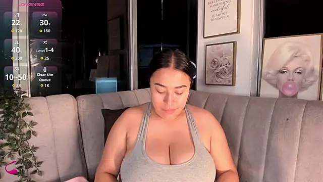 Snapshot of Zoey_thompson chatting on 10.06.25 Zoey thompson online show from 10.06.25