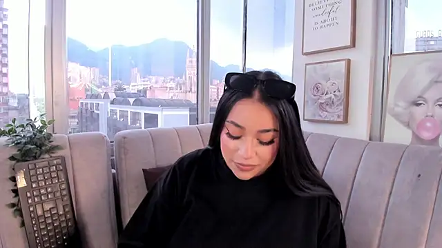 Snapshot of Zoey_thompson chatting on 10.10.25 Zoey thompson online show from 10.10.25