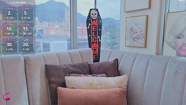 Snapshot of Zoey_thompson chatting on 10.29.25 Zoey thompson online show from 10.29.25