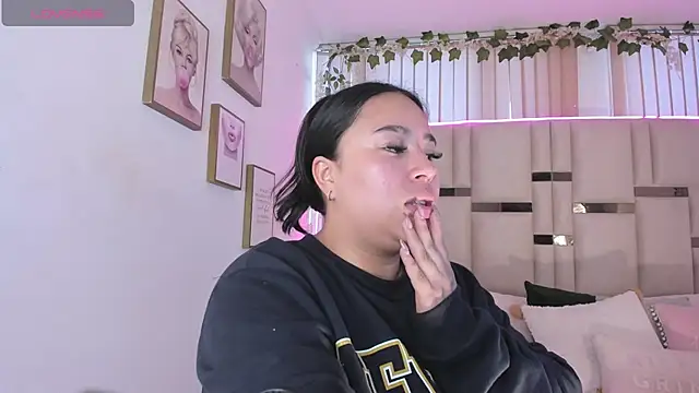 Snapshot of Zoey_thompson chatting on 11.20.25 Zoey thompson online show from 11.20.25