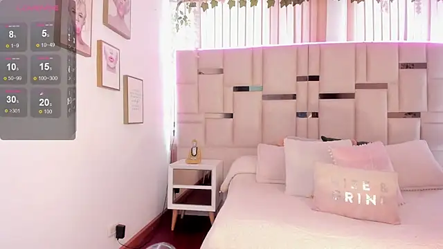 Snapshot of Zoey_thompson chatting on 12.01.25 Zoey thompson online show from 12.01.25