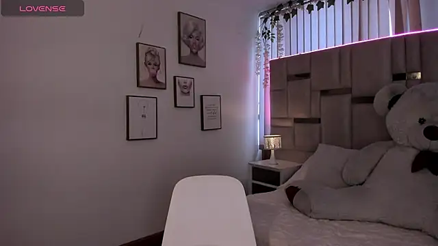Zoey thompson online show from 07.02.26