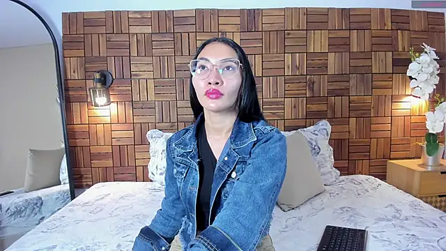 lucyy liiuu online show from 10.24.25