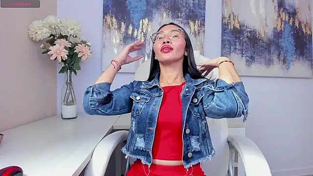 lucyy liiuu online show from 12.05.25