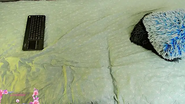 Snapshot of baby_rous chatting on 11.07.25 baby rous online show from 11.07.25