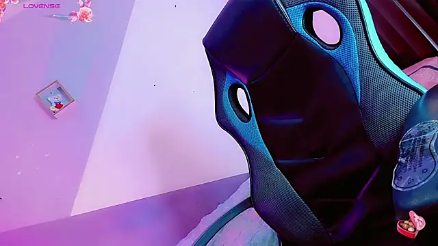 Snapshot of baby_rous chatting on 11.26.25 baby rous online show from 11.26.25