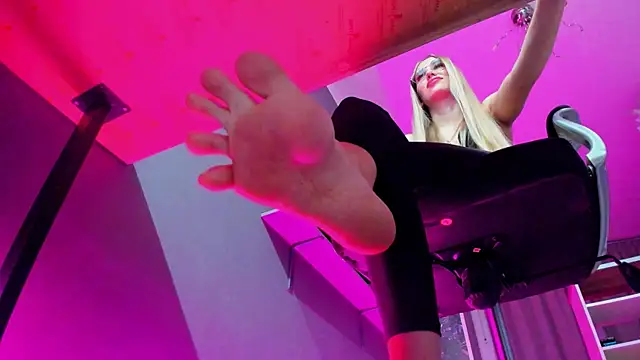 Yourweakness777 online show from 12.20.25