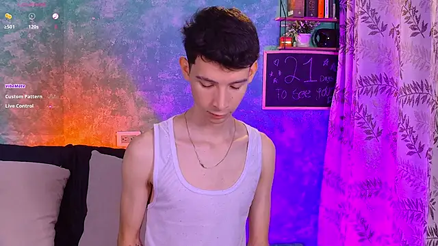 Snapshot of VicenteFerrer chatting on 10.03.25 VicenteFerrer online show from 10.03.25