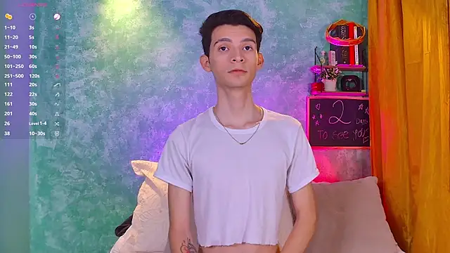 Snapshot of VicenteFerrer chatting on 10.21.25 VicenteFerrer online show from 10.21.25