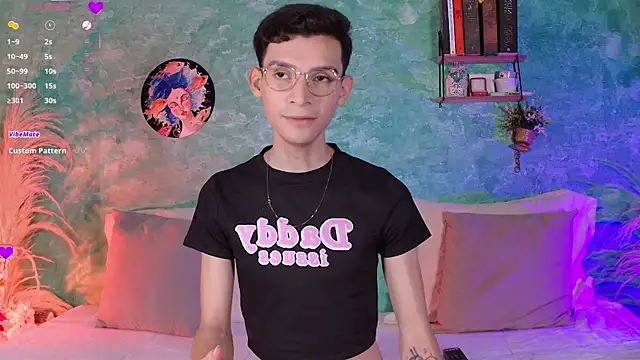 Snapshot of VicenteFerrer chatting on 12.14.25 VicenteFerrer online show from 12.14.25