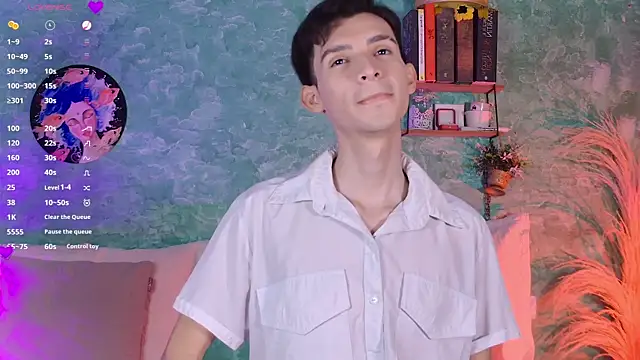 Snapshot of VicenteFerrer chatting on 12.18.25 VicenteFerrer online show from 12.18.25