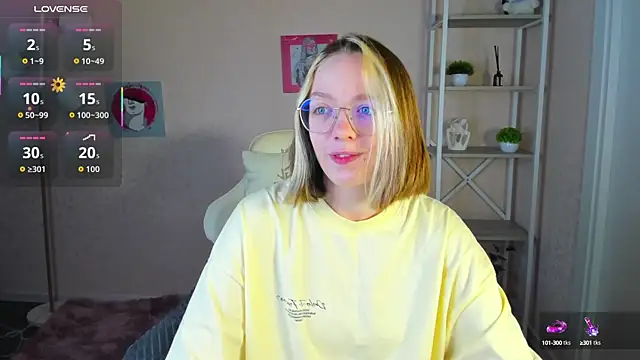 Snapshot of R0cket_bunny chatting on 09.21.25 R0cket bunny online show from 09.21.25