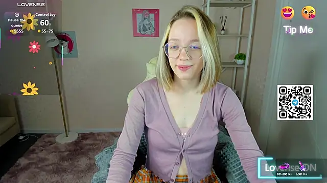 Snapshot of R0cket_bunny chatting on 10.05.25 R0cket bunny online show from 10.05.25