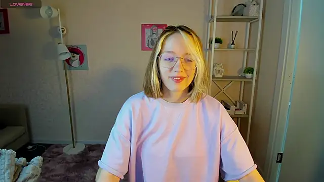 Snapshot of R0cket_bunny chatting on 10.06.25 R0cket bunny online show from 10.06.25