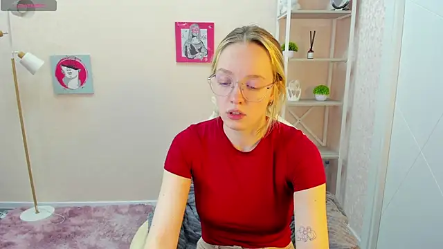 Snapshot of R0cket_bunny chatting on 10.13.25 R0cket bunny online show from 10.13.25