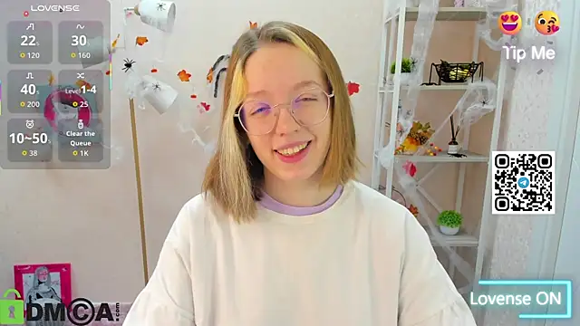 Snapshot of R0cket_bunny chatting on 10.22.25 R0cket bunny online show from 10.22.25