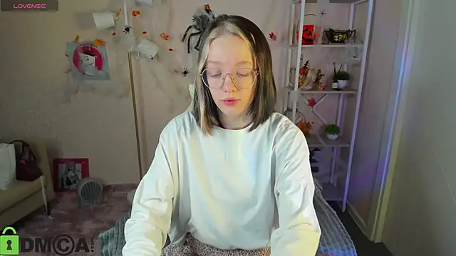 Snapshot of R0cket_bunny chatting on 10.28.25 R0cket bunny online show from 10.28.25