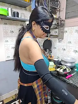 Snapshot of Queen_Nightt chatting on 09.26.25 Queen Nightt online show from 09.26.25