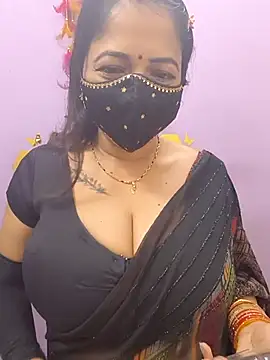 Snapshot of Queen_Nightt chatting on 10.13.25 Queen Nightt online show from 10.13.25