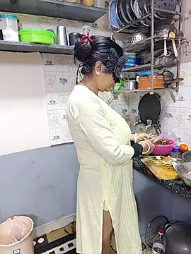 Snapshot of Queen_Nightt chatting on 01.11.26 Queen Nightt online show from 01.11.26