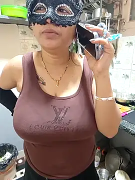 Snapshot of Queen_Nightt chatting on 01.18.26 Queen Nightt online show from 01.18.26