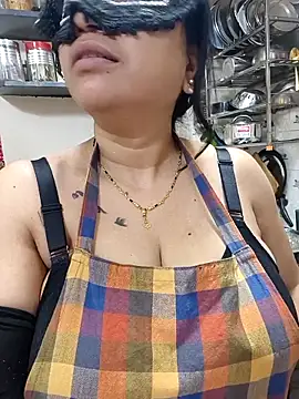 Snapshot of Queen_Nightt chatting on 03.01.26 Queen Nightt online show from 03.01.26