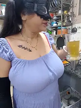 Snapshot of Queen_Nightt chatting on 04.03.26 Queen Nightt online show from 04.03.26