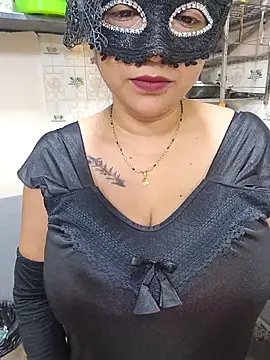 Queen Nightt online show from 04.06.26