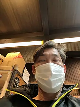 Snapshot of usu0130 chatting on 11.20.25 usu0130 online show from 11.20.25