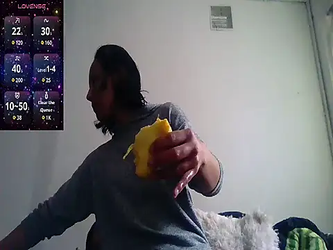 Natzu Choi online show from 11.04.25