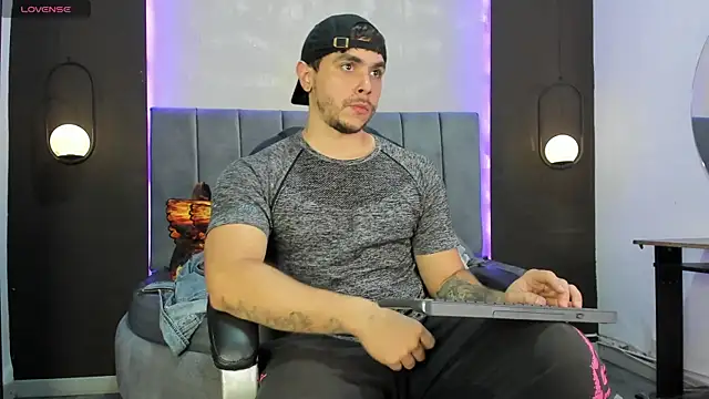 Liam walk  online show from 11.12.25