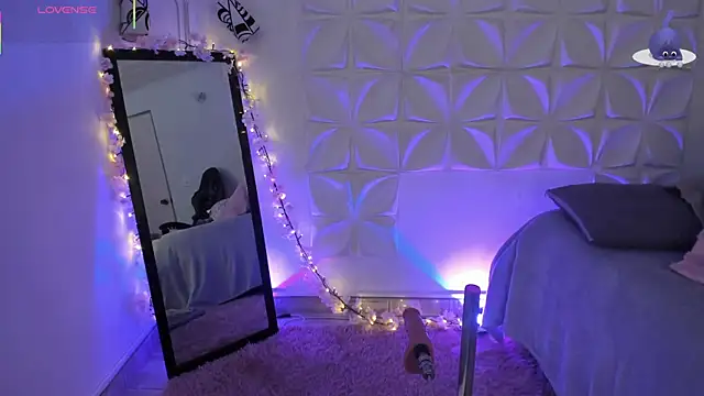 JuliethMoss online show from 12.15.25