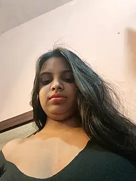 Maahhii 2 online show from 04.28.26