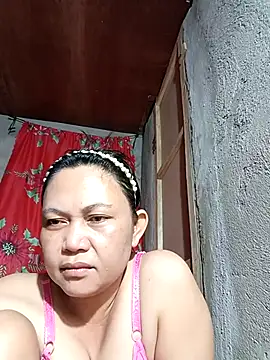 Snapshot of Everleigh_mom chatting on 09.09.25 Everleigh mom online show from 09.09.25