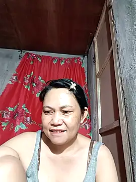 Snapshot of Everleigh_mom chatting on 09.11.25 Everleigh mom online show from 09.11.25