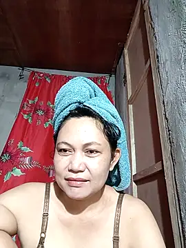 Snapshot of Everleigh_mom chatting on 09.12.25 Everleigh mom online show from 09.12.25