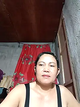 Snapshot of Everleigh_mom chatting on 09.16.25 Everleigh mom online show from 09.16.25