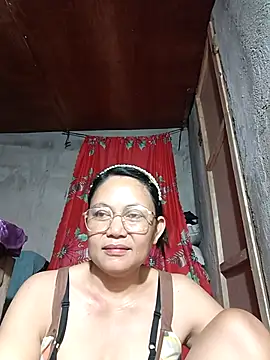 Snapshot of Everleigh_mom chatting on 09.18.25 Everleigh mom online show from 09.18.25