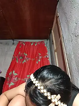 Snapshot of Everleigh_mom chatting on 09.18.25 Everleigh mom online show from 09.18.25