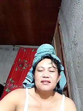 Snapshot of Everleigh_mom chatting on 09.20.25 Everleigh mom online show from 09.20.25