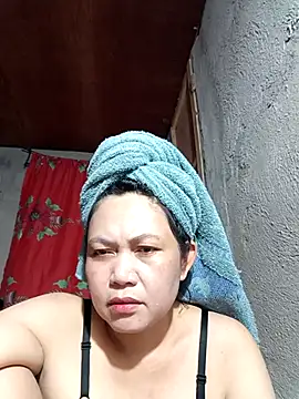 Snapshot of Everleigh_mom chatting on 09.22.25 Everleigh mom online show from 09.22.25